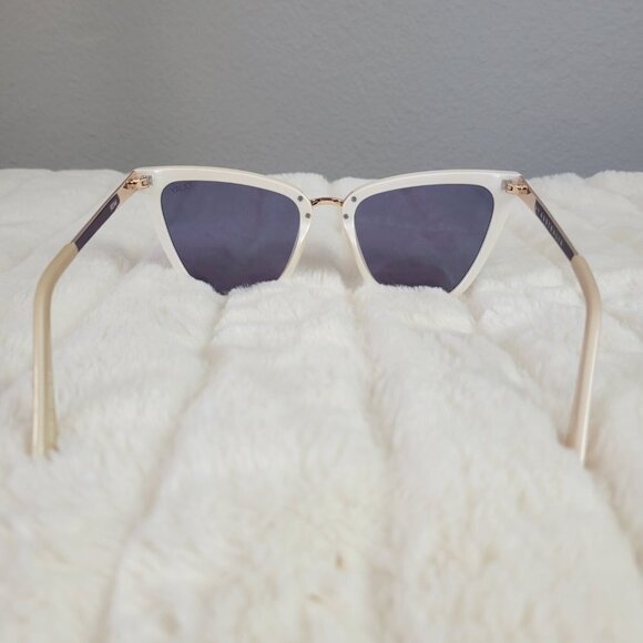 QUAY // ltd ed jlo collaboration white rose gold mirror lens ivory frame cateyes main image 5